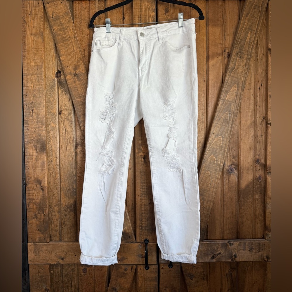 Judy Blue women’s White Relaxed Distressed Jeans
